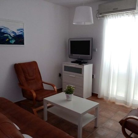 Apartment Pepi Povljana Eksteriør bilde