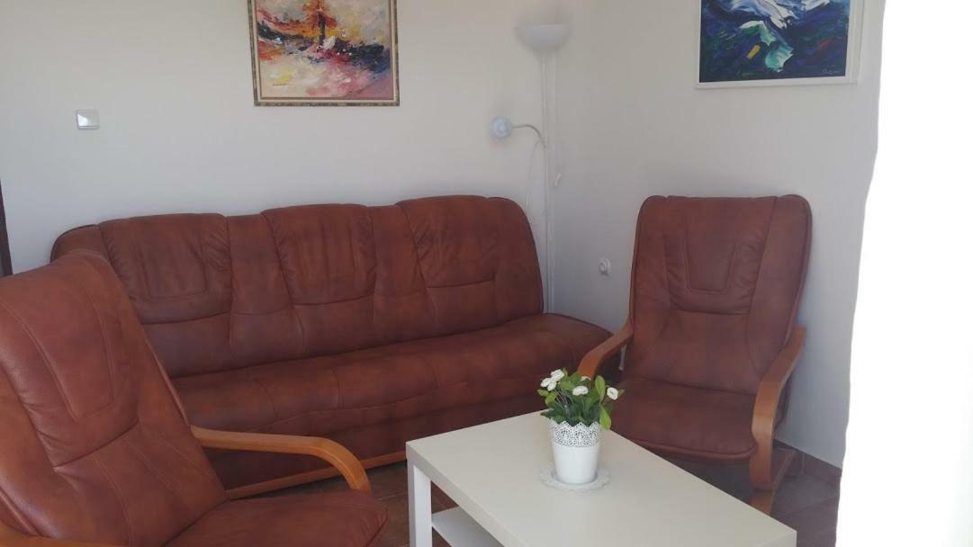 Apartment Pepi Povljana Eksteriør bilde