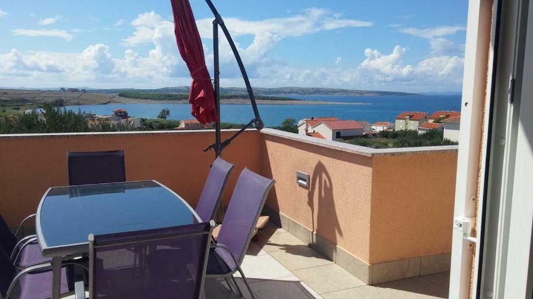 Apartment Pepi Povljana Eksteriør bilde