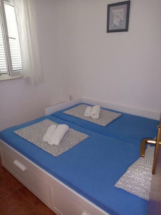 Apartment Pepi Povljana Eksteriør bilde