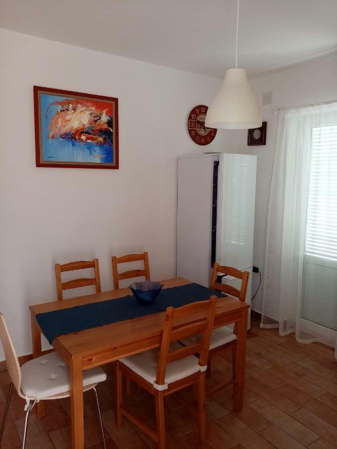 Apartment Pepi Povljana Eksteriør bilde