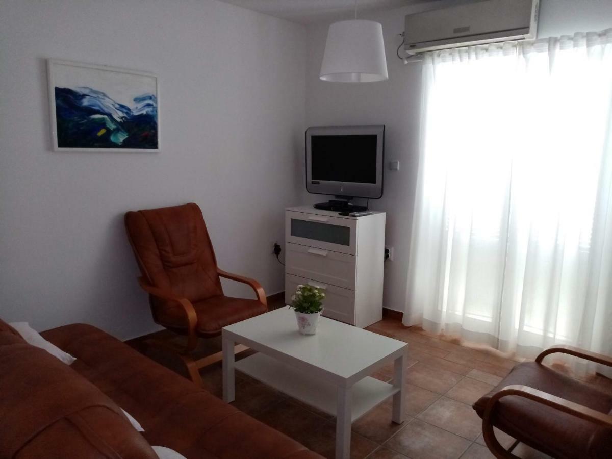 Apartment Pepi Povljana Eksteriør bilde
